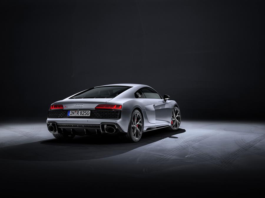  Audi R8 V10 RWD Coupe 2019 года  (WW) (фото 17 из 34)
